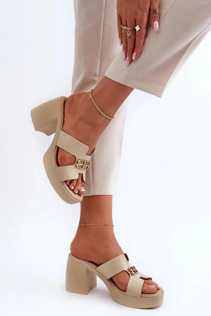 Klapki Na Obcasie|Klapki Damskie Klasyczne>Zazoo 40419 Skórzane Klapki Damskie Z Wycięciami I Ozdobą Beżowe