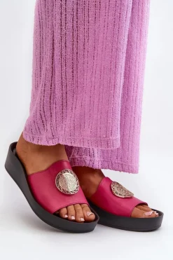 Sale Zazoo 2920 Skórzane Klapki Damskie Na Koturnie Ze Złotym Detalem Fuksja