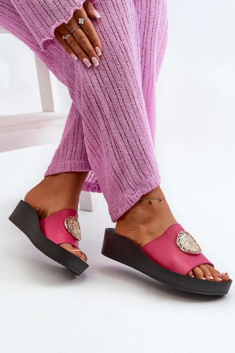 Sale Zazoo 2920 Skórzane Klapki Damskie Na Koturnie Ze Złotym Detalem Fuksja