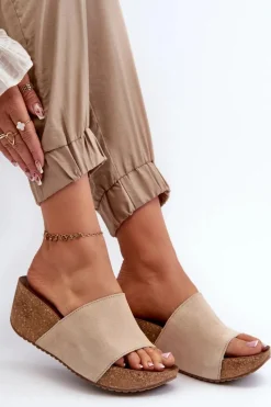 40311 Zamszowe Klapki Damskie Na Korkowym Koturnie Beżowe Damskie Klapki Na Koturnie|Klapki Korkowe