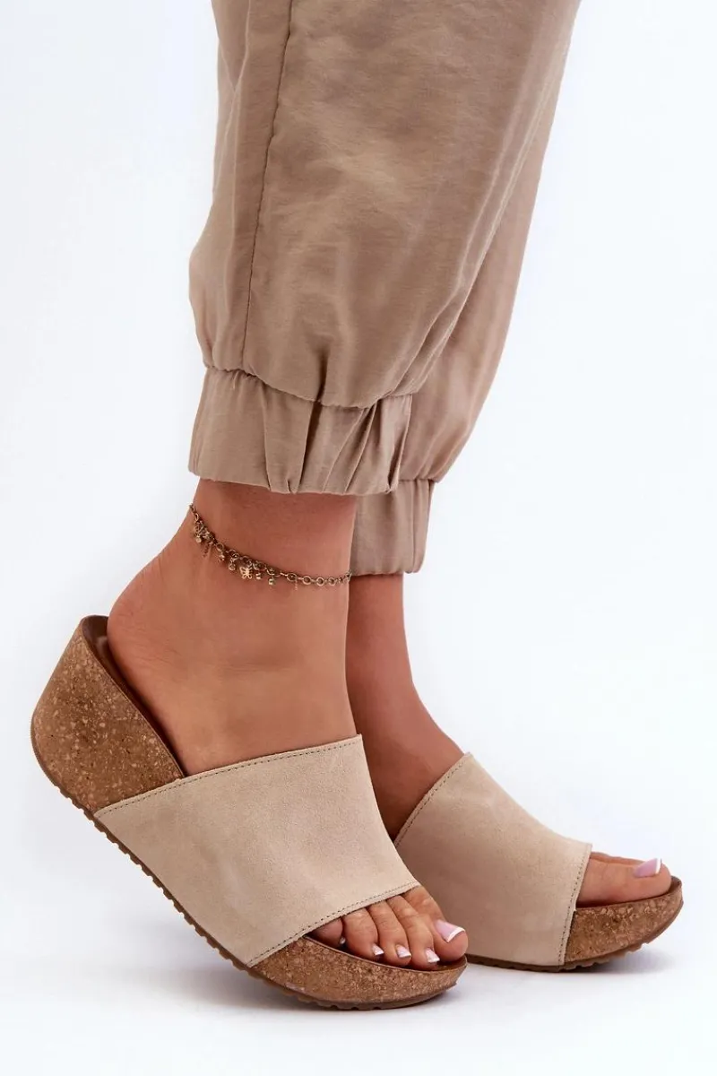 40311 Zamszowe Klapki Damskie Na Korkowym Koturnie Beżowe Damskie Klapki Na Koturnie|Klapki Korkowe